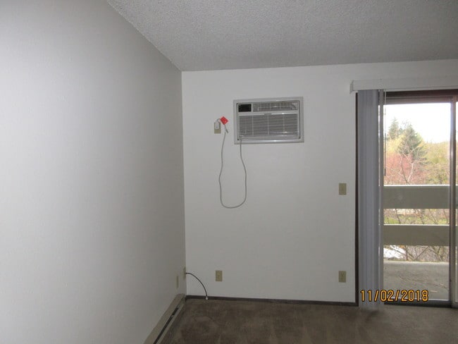 wall ac, big slider to balcony - 6420 N Calispel St