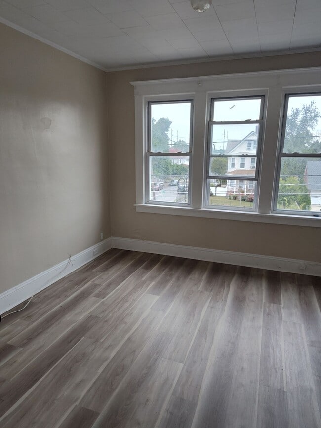 Building Photo - 376 Livingston Ave