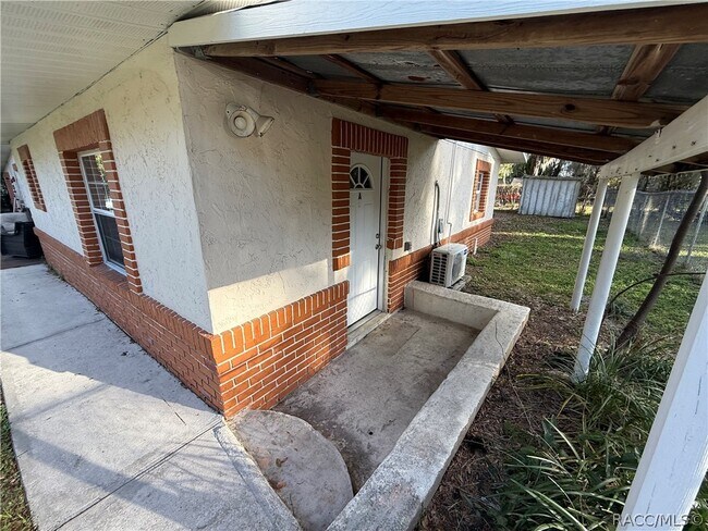 Foto del edificio - 3550 Viaduct Ln