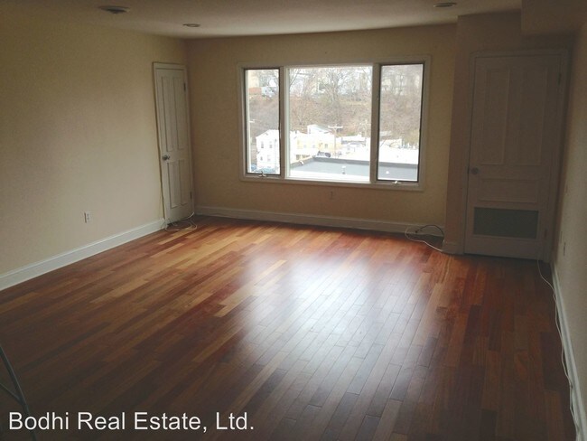 Building Photo - 292 Greenough St