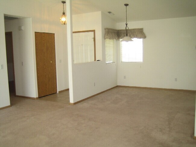 Building Photo - 4511 Saguaro Dr