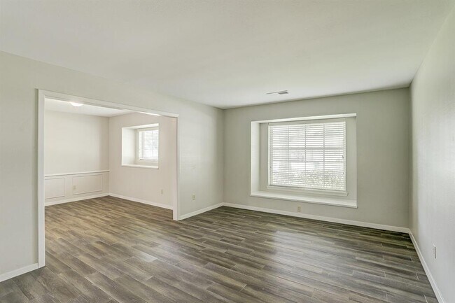 Building Photo - 5647 Lymbar Dr