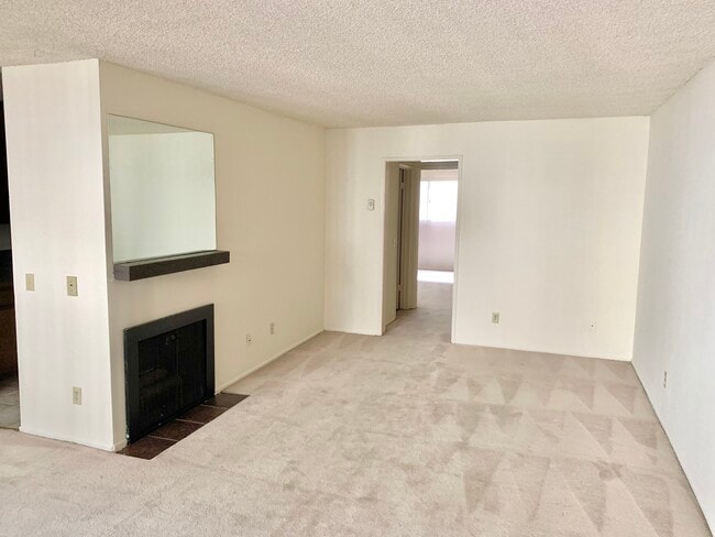 Large Living Room - 1310 Barry Ave