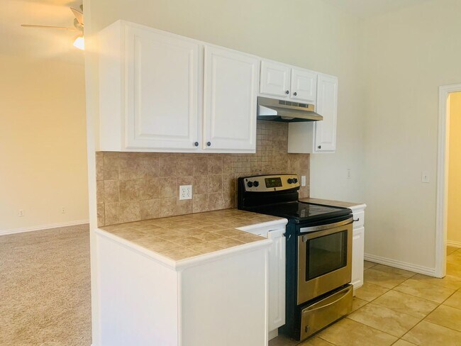 Building Photo - Beautiful 3 bed, 2 bath home in Noble!--12...