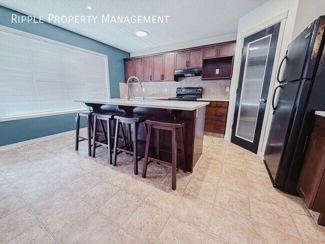Photo du bâtiment - INCREDIBLE 3 BEDS, 2.5 BATHS DETACHED HOME | CRANSTON RA EXCLUSIVE AMENITIES ACCESS & CENTRAL AC