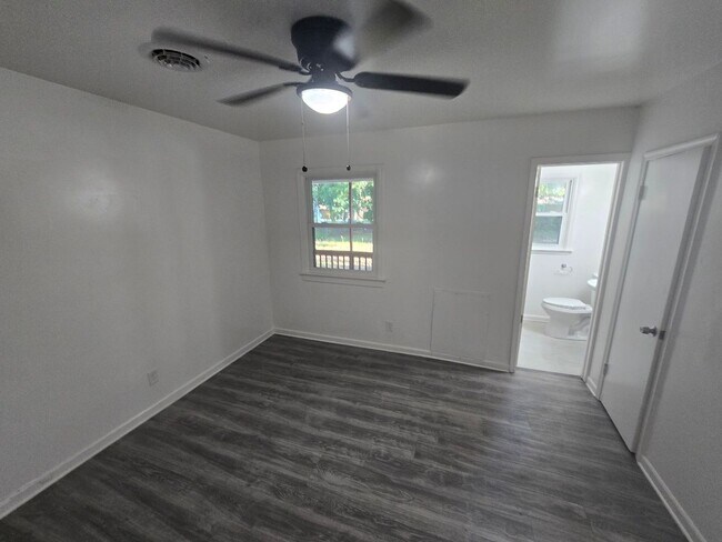 Foto del edificio - 1013 S Park Dr