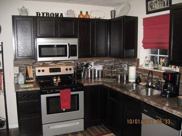 Building Photo - 560 Academy Dr