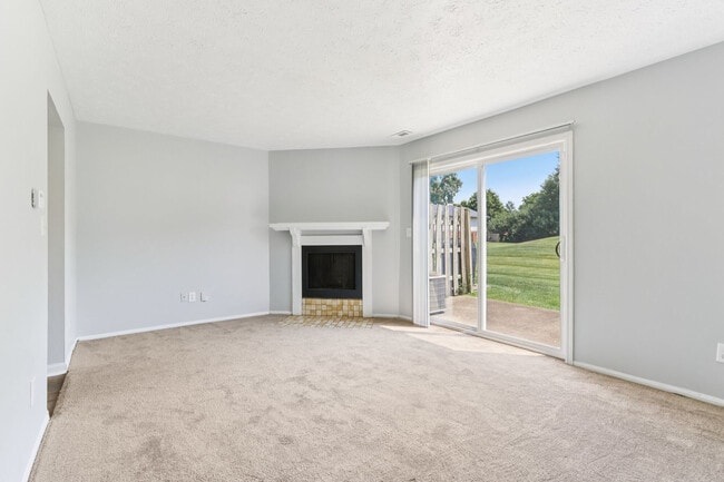 Building Photo - Castleton Manor Apartments