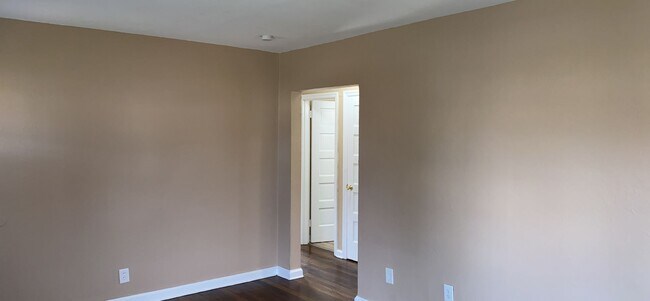 Building Photo - 713 Verona 3BR/1BA (Dayton)