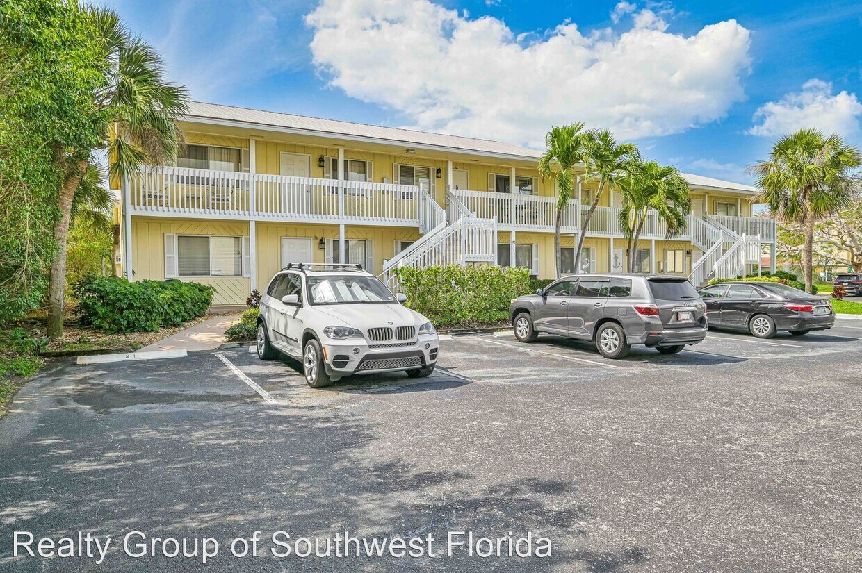 2 br, 2 bath House 4633 Bayshore Drive M1 House Rental in Naples, FL