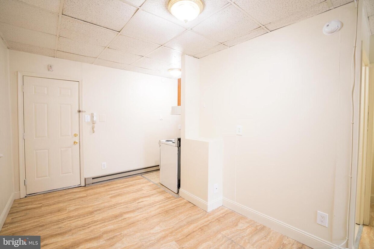 2508 S Broad St Unit 3, Philadelphia, PA 19145 Room for Rent in