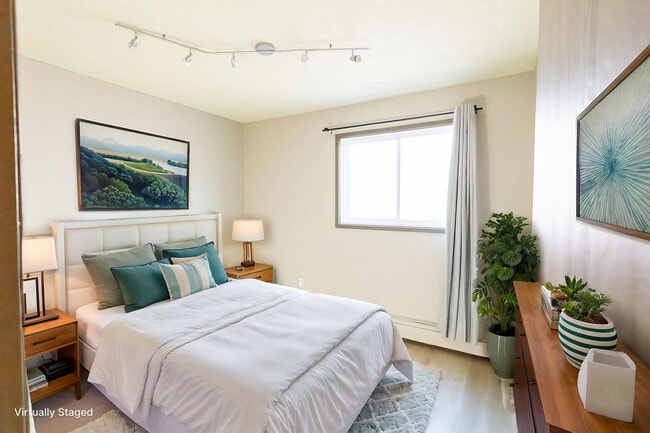 Photo du bâtiment - Renfrew Corner Apartments