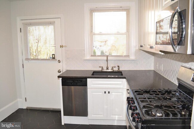 Foto del edificio - 123 S Matlack St