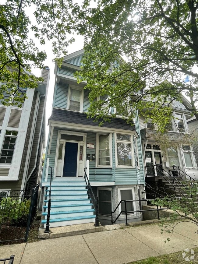 Building Photo - 2841 N Racine Ave