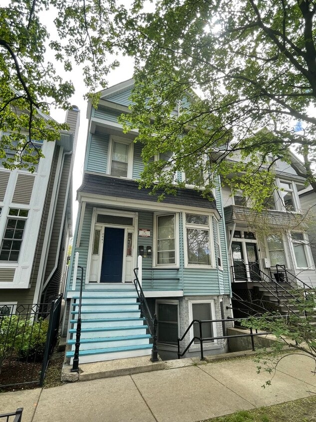 Primary Photo - 2841 N Racine Ave