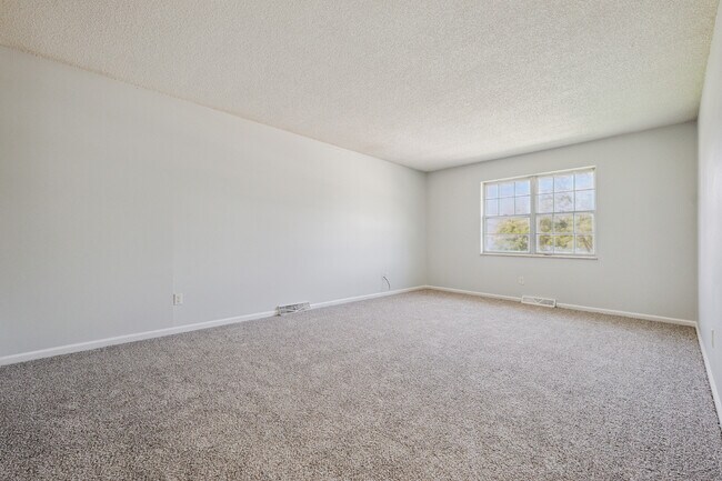 Building Photo - 16713 Bel Ray Blvd