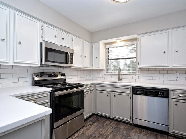 Foto del edificio - 6102 Hill Forest Dr
