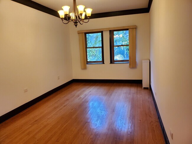 Building Photo - 5720 S Kenwood Ave