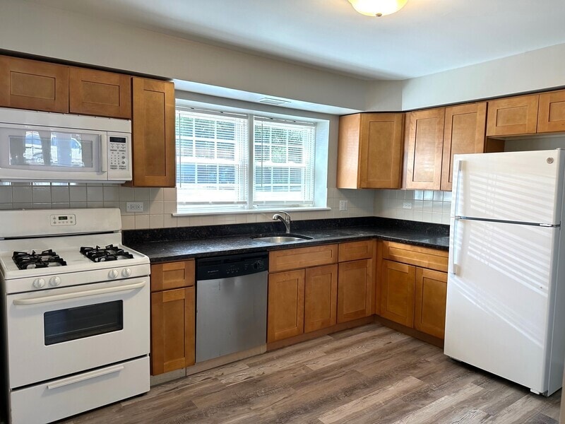 9203 Monroe Ave Unit 5, Brookfield, IL 60513 Condo for Rent in