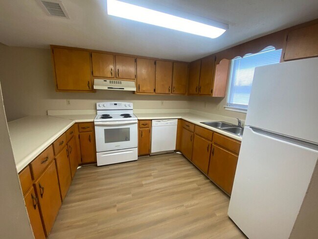Foto del edificio - Great Townhome in The Cove! *1/2 OFF Secur...