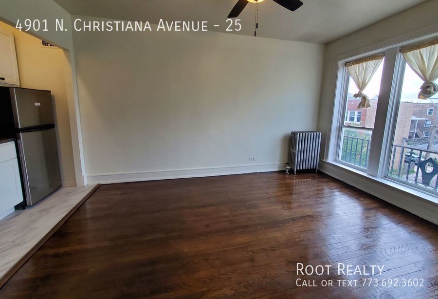 Primary Photo - East Albany Park - Updated Top-Floor Studi...