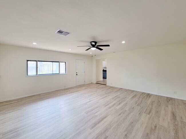 Building Photo - This beautifully remodeled 3-bedroom, 2-bathroom home in the heart of Lake Jackson, Texas, offers...