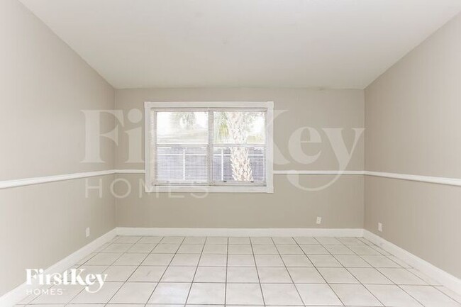 Building Photo - 1290 SW 28th Ave