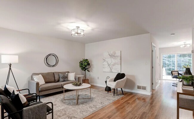 Foto del edificio - 352 Deerfield Dr