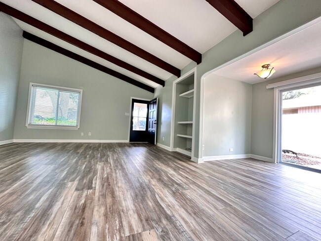 Building Photo - Coastal Charm Meets Resort Living – 2BR/2B...