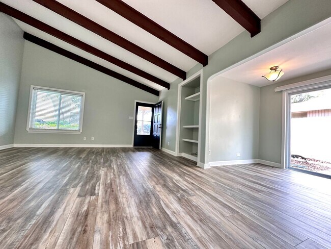 Building Photo - Rare Long-Term Rental in Seascape! Unfurni...