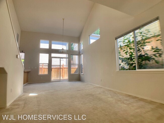 Building Photo - 3 br, 2.5 bath House - 15058 NE 8th Place