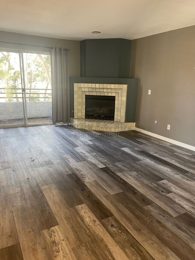 Building Photo - ***2 bed / 2 bath Condo in Pacific Beach -...