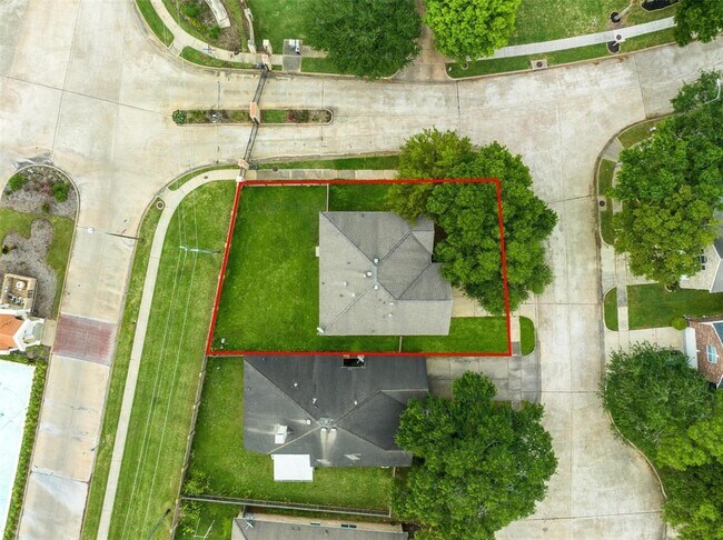 Building Photo - 2115 Lakeshore Forest Ct
