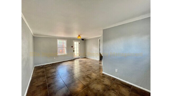 Foto del edificio - 2548 E 3rd St