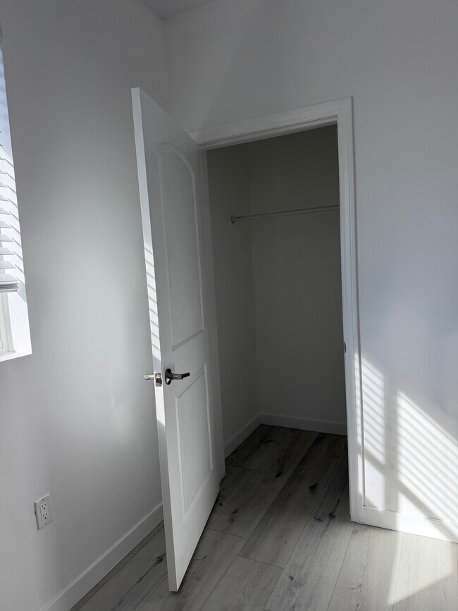 Building Photo - 11616 Balboa Blvd