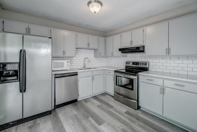 Foto del edificio - 4084 Hidden Hollow Dr
