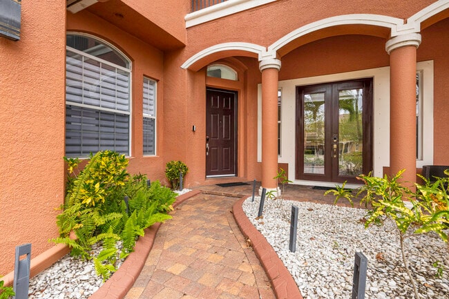 Building Photo - 658 Cresta Cir