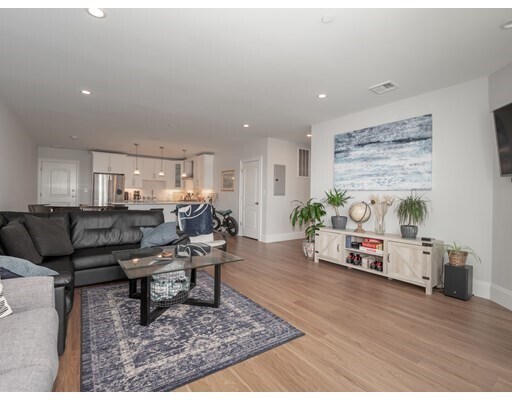 Building Photo - 45 L St