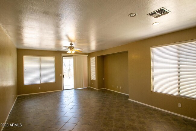 Foto del edificio - 3381 Thoreau Ln