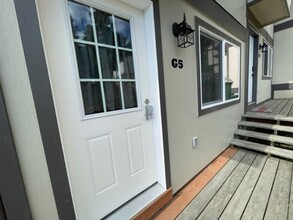 Building Photo - 1820G5 Larch St