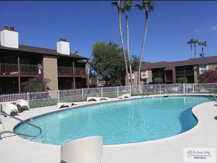 Foto principal - 4601 Carmen Ave