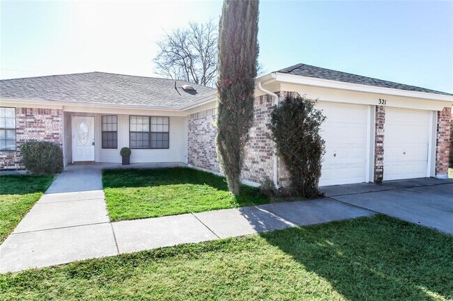 Building Photo - 321 Chambers Creek Dr S