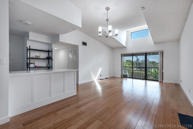 Building Photo - 629 Sea Pine Way