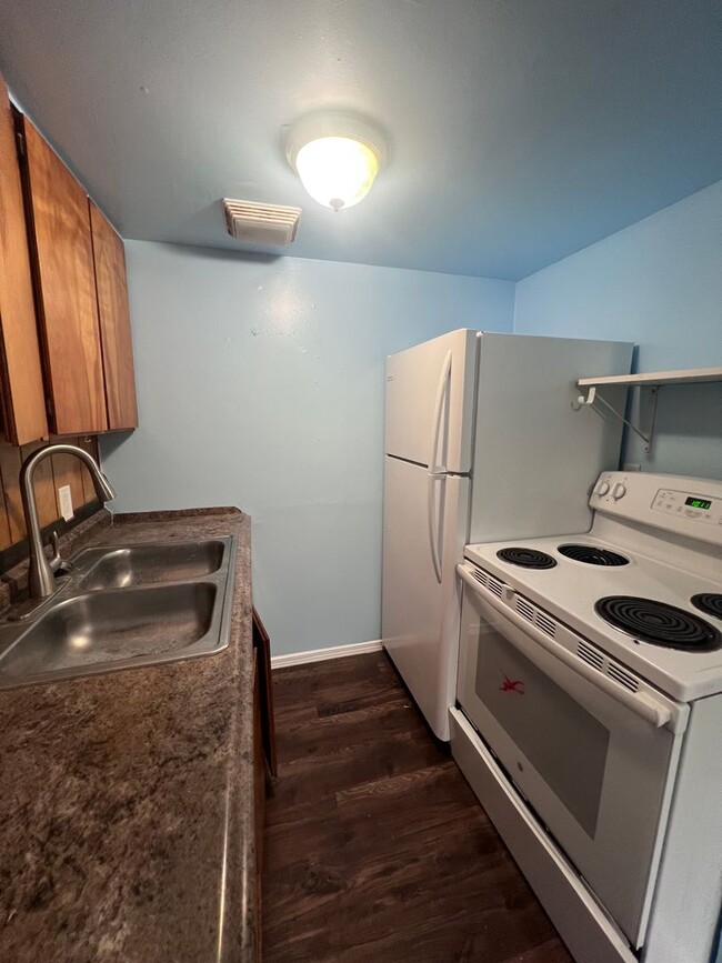 Building Photo - 1203 Roosevelt Blvd