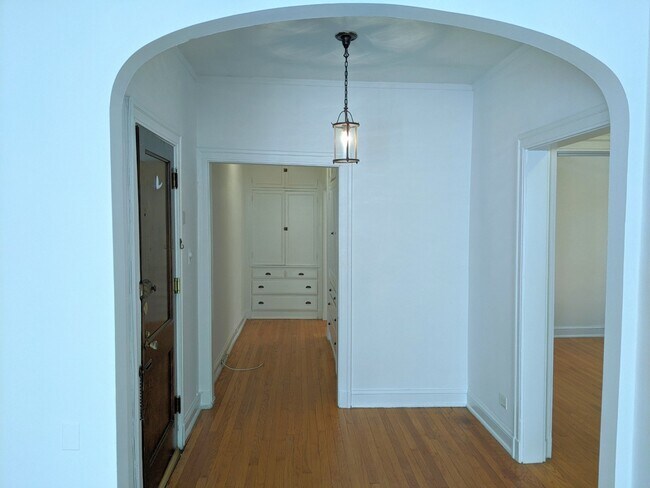 Entry hall - 1509 Oak Ave