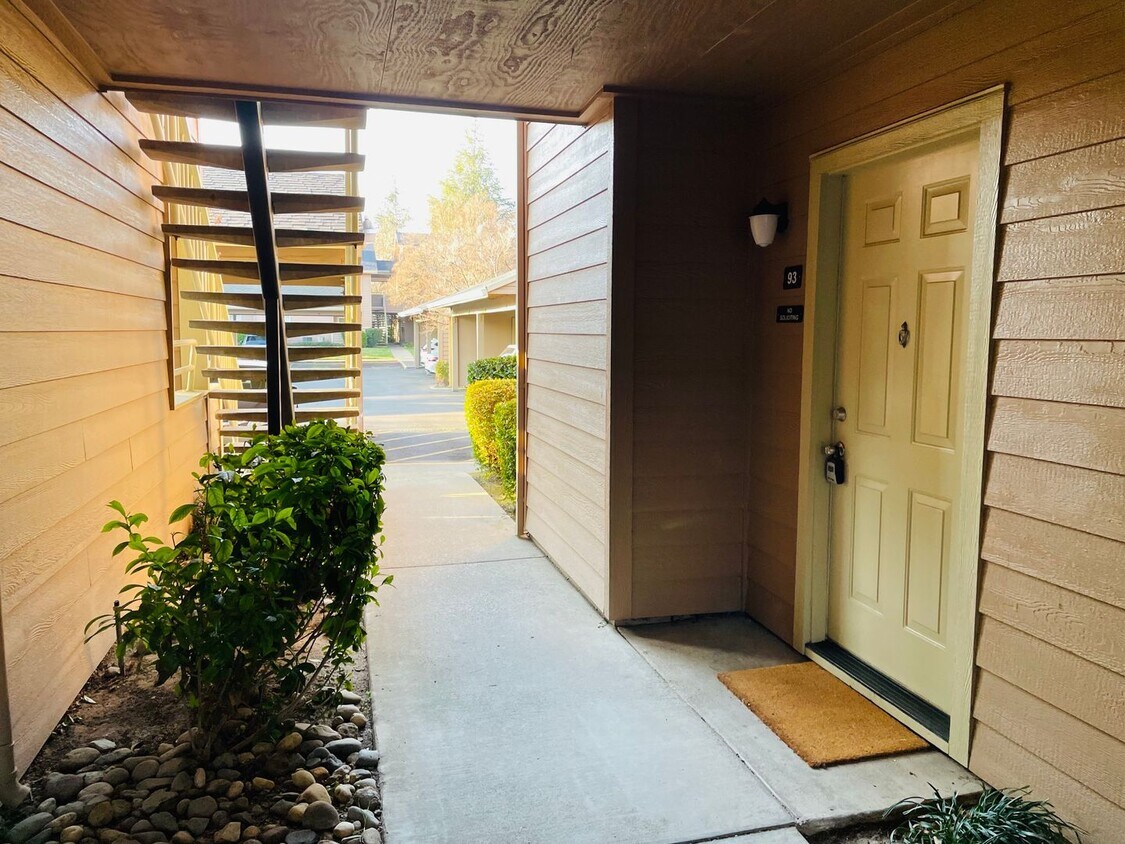 Primary Photo - 11150 Trinity River Dr