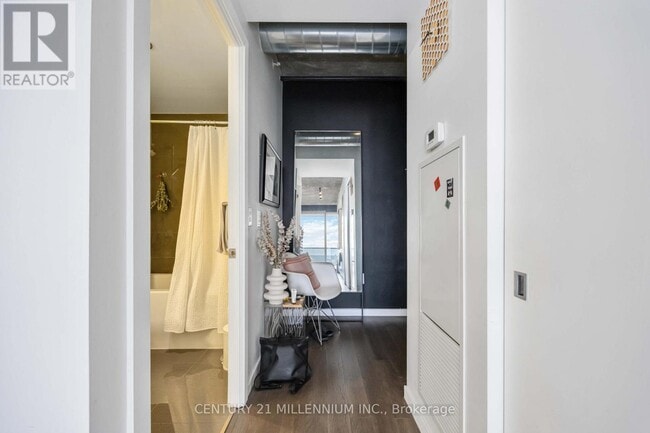 Building Photo - 170 Bayview Ave