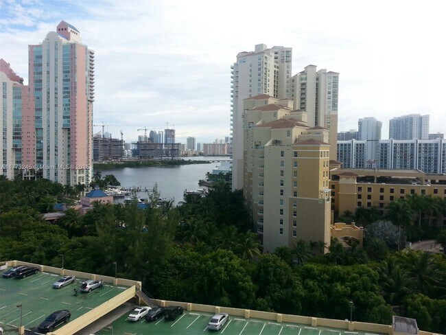 Foto del edificio - 3300 NE 191st St