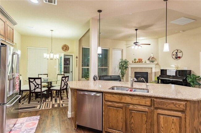 Building Photo - Beautiful 2 sty open flr plan with 4 large...