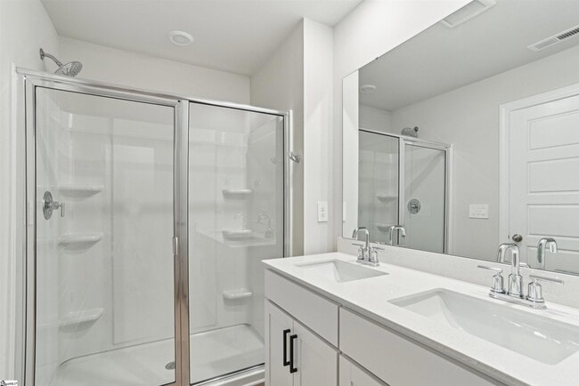 Building Photo - 7 Gramercy Wds Ln